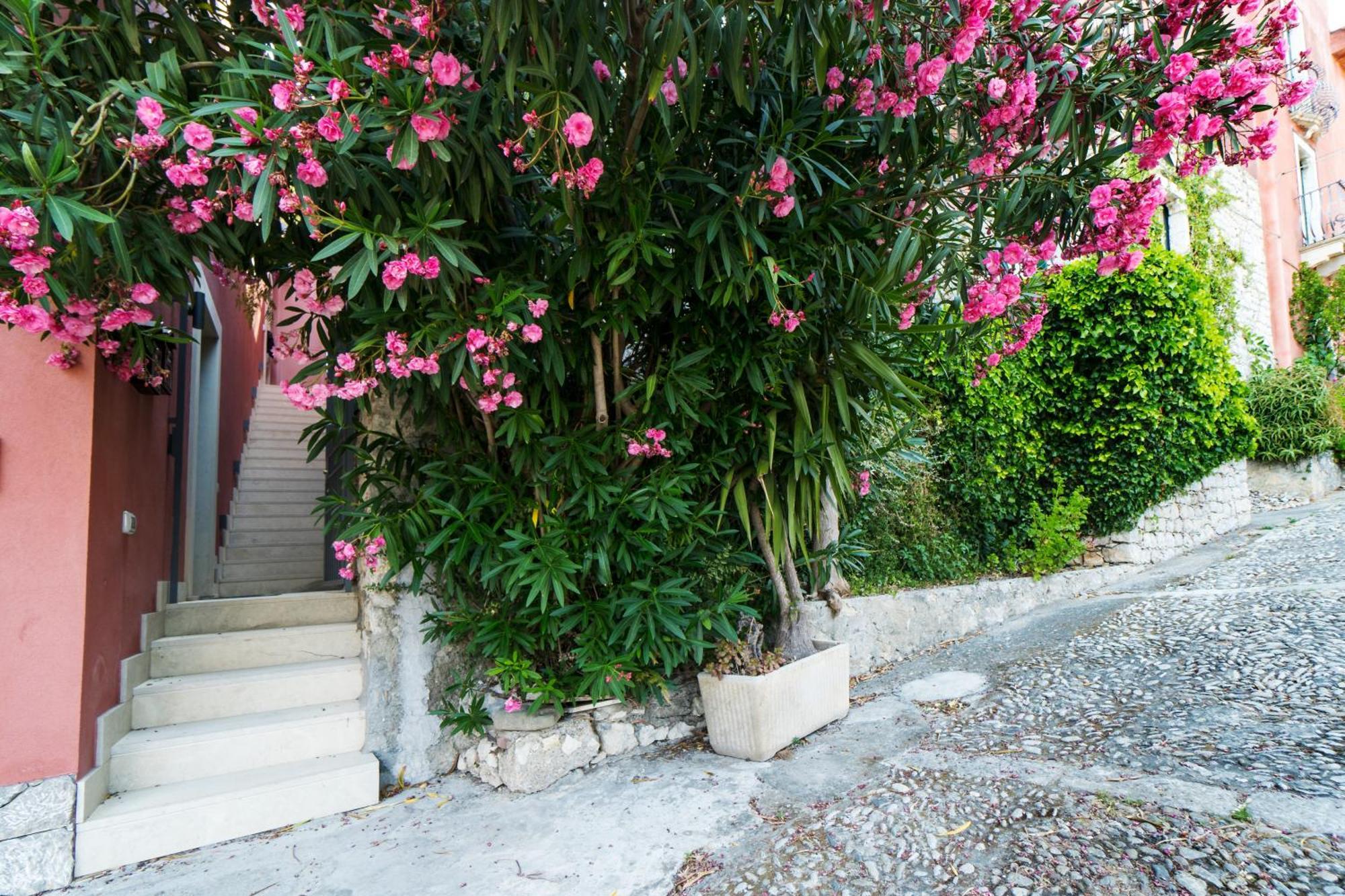 The Charming House Lägenhet Taormina Exteriör bild